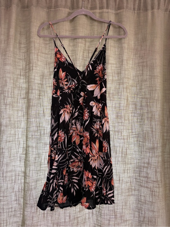 Rip Curl Dresses & Skirts - Rip Curl Black Mini Dress with Peach Floral Print